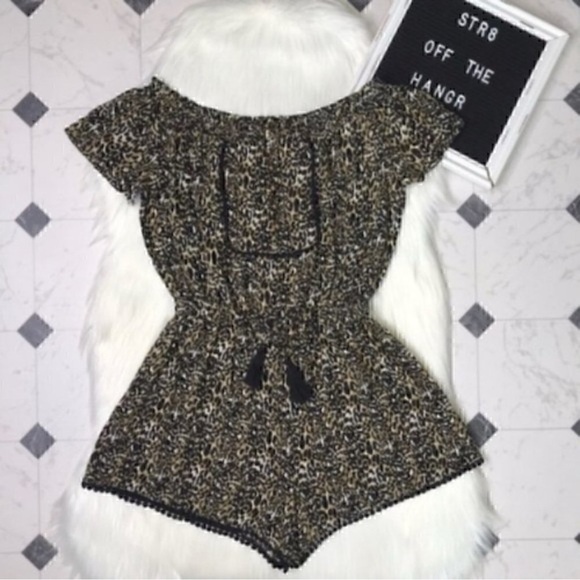 NWT Rewind leopard print off the shoulder romper size XS Pom Pom tassels trendy - Picture 6 of 6